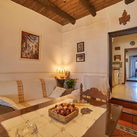 El Tragaluz I Country house